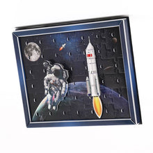 Load image into Gallery viewer, Puzzle Astronauta 3D con cornice
