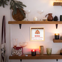 Carica l&#39;immagine nel visualizzatore di Gallery, Quadretto natalizio &quot;Natale è una casa con dentro le persone che ami&quot;

